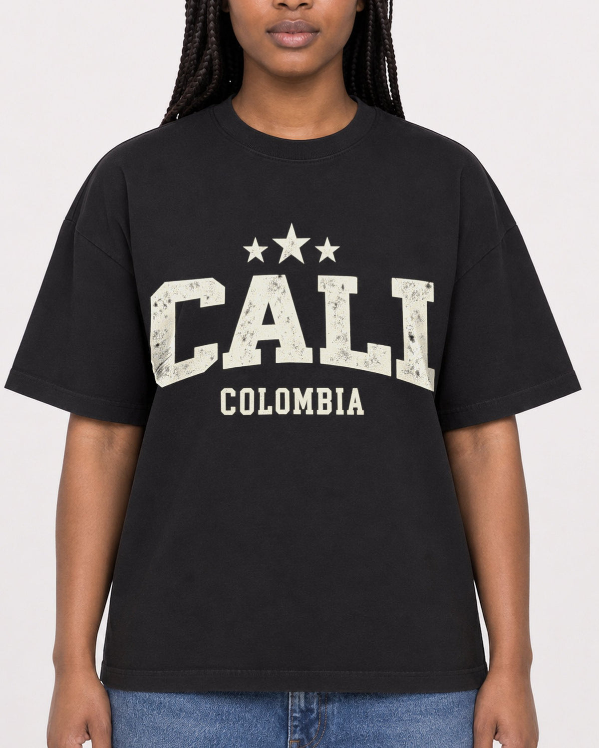 Mockup Boxy Heavyweight Tee Black female close-up 04