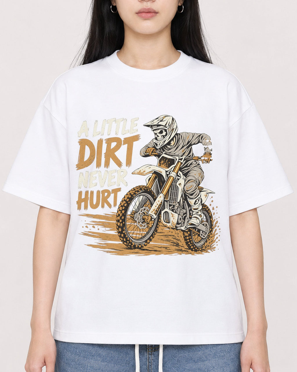 Mockup Boxy Heavyweight Tee White female close-up 01