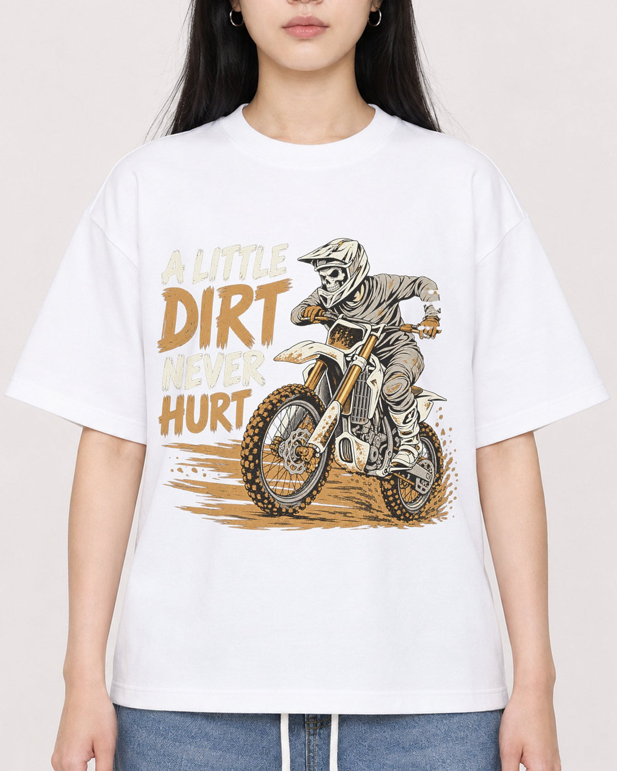 Mockup Boxy Heavyweight Tee White female close-up 01
