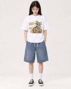 Mockup Boxy Heavyweight Tee White female full-body 01