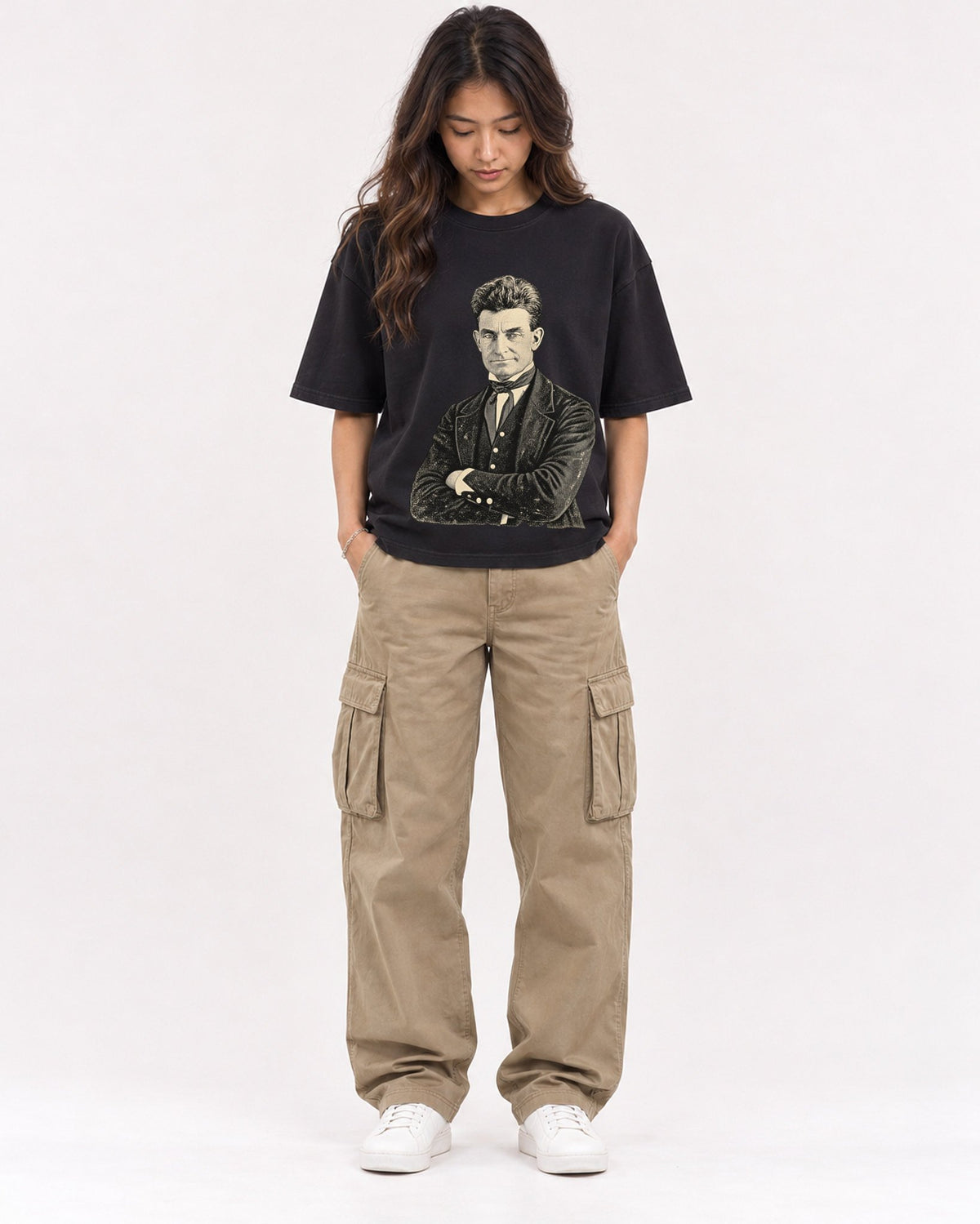 Mockup Boxy Heavyweight Tee Black female full-body 02