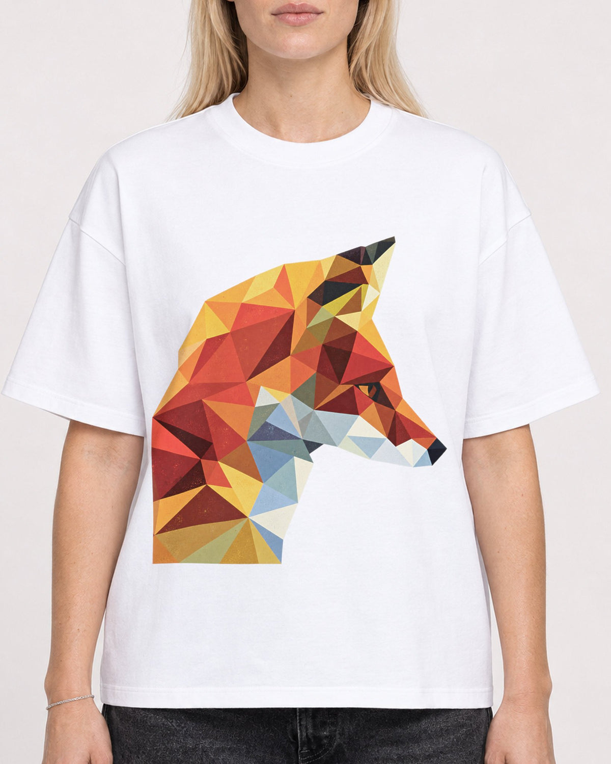 Mockup Boxy Heavyweight Tee White female close-up 08