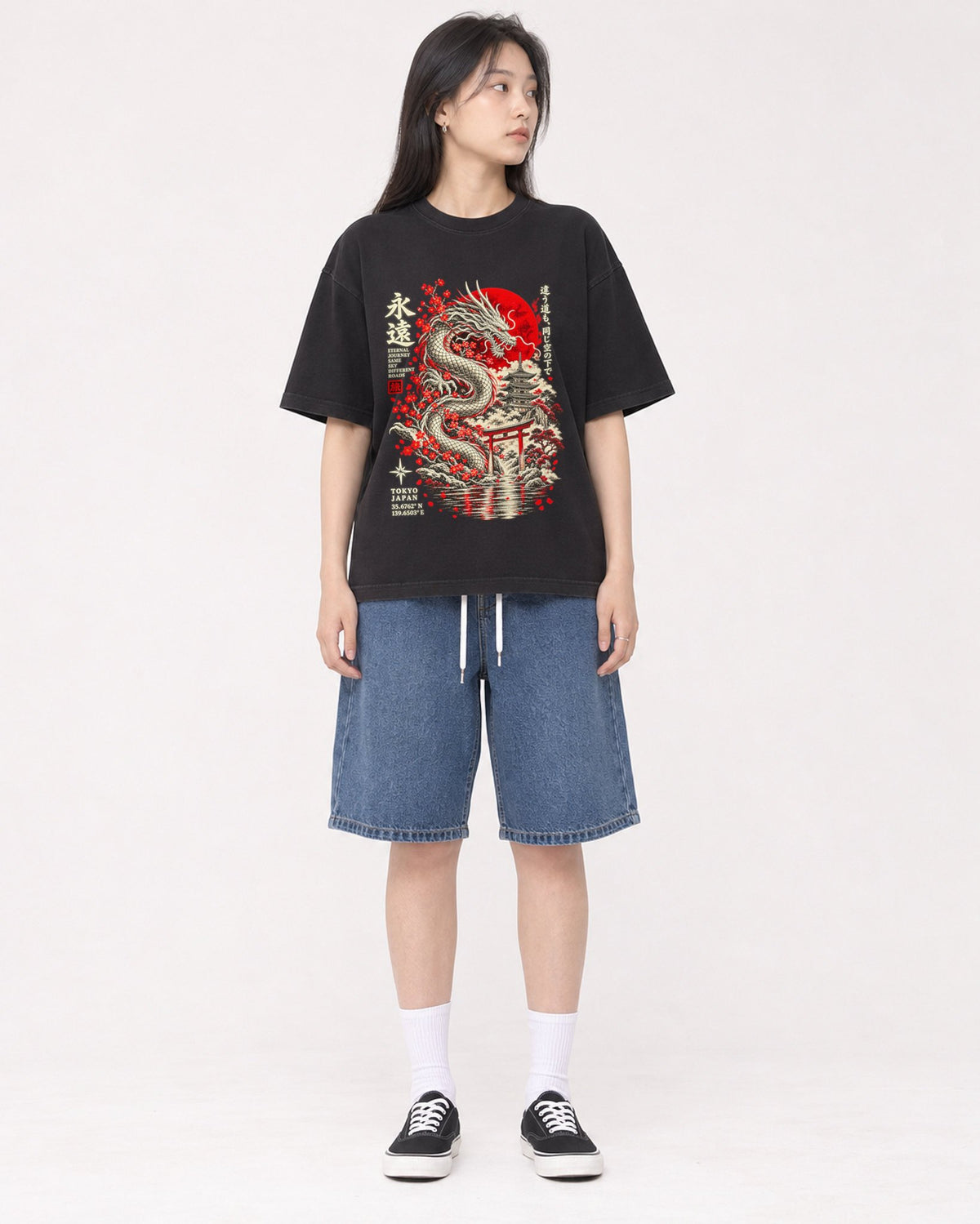 Mockup Boxy Heavyweight Tee Black female full-body 01