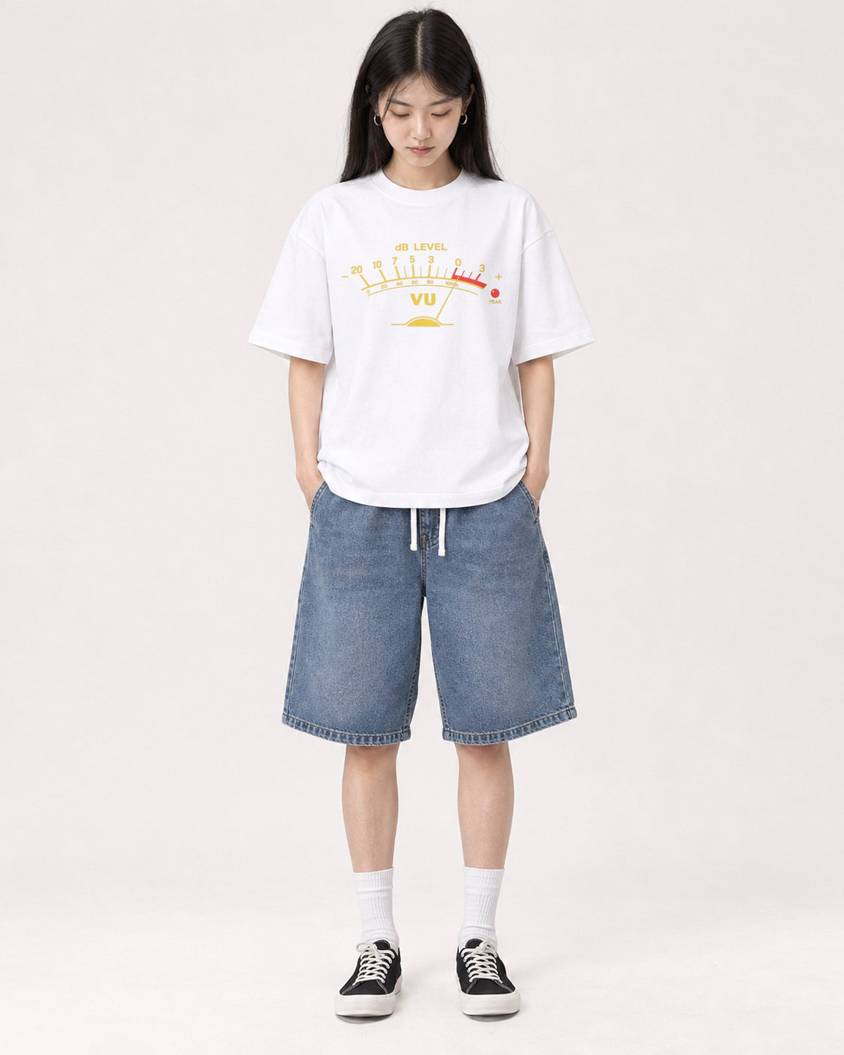 Mockup Boxy Heavyweight Tee White female full-body 01