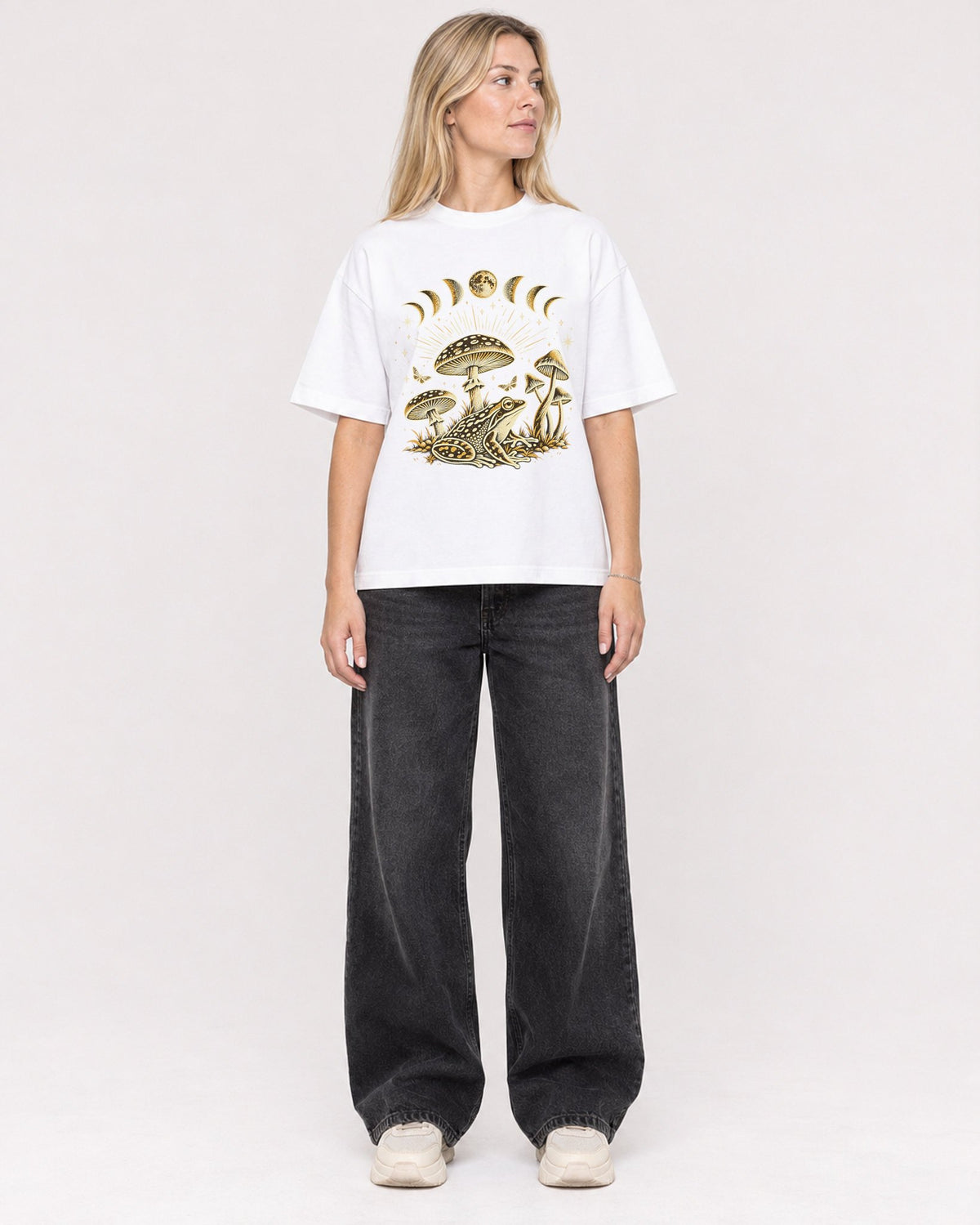 Mockup Boxy Heavyweight Tee White female full-body 08
