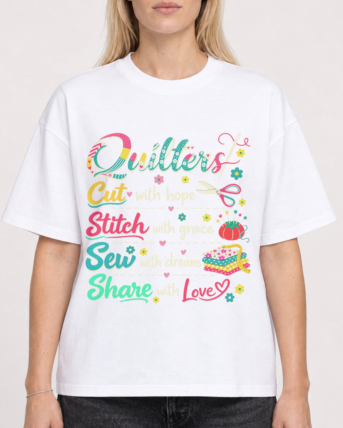 Mockup Boxy Heavyweight Tee White female close-up 08