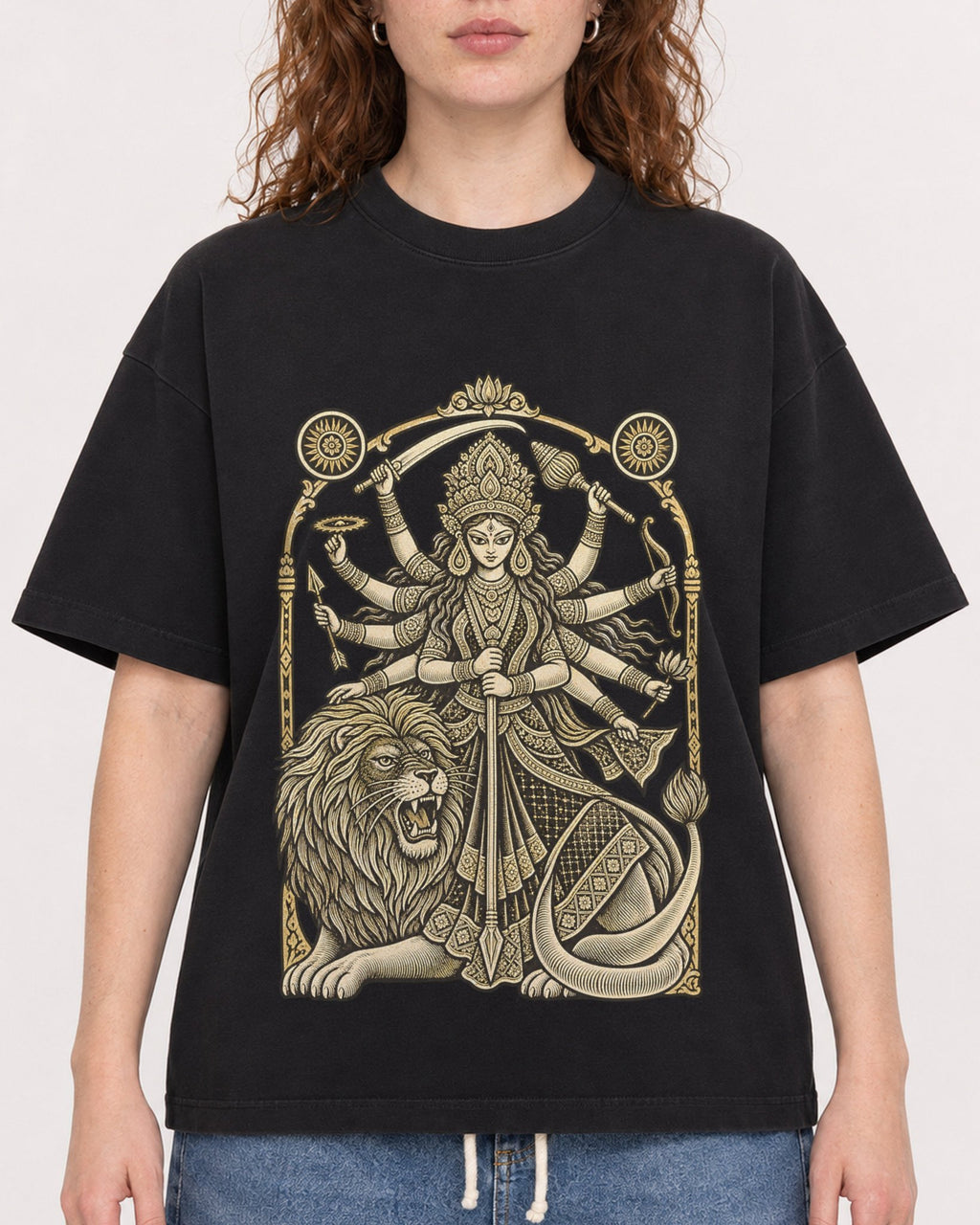 Mockup Boxy Heavyweight Tee Black female close-up 09