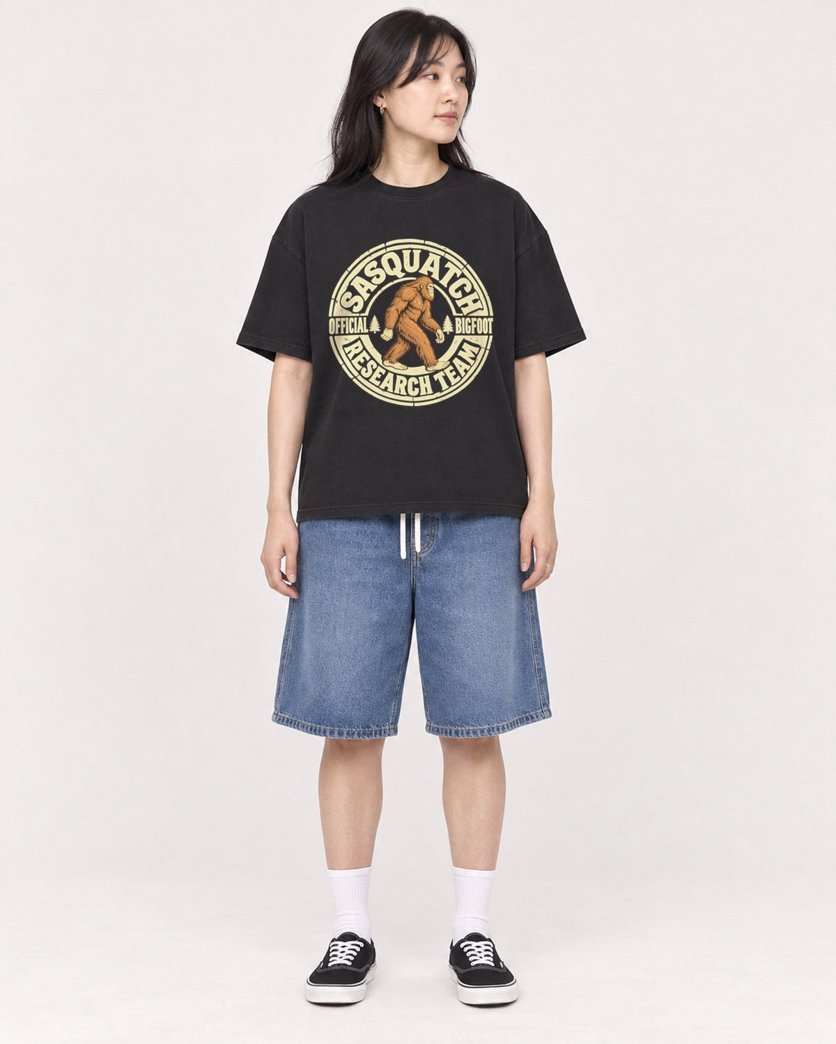 Mockup Boxy Heavyweight Tee Black female full-body 13