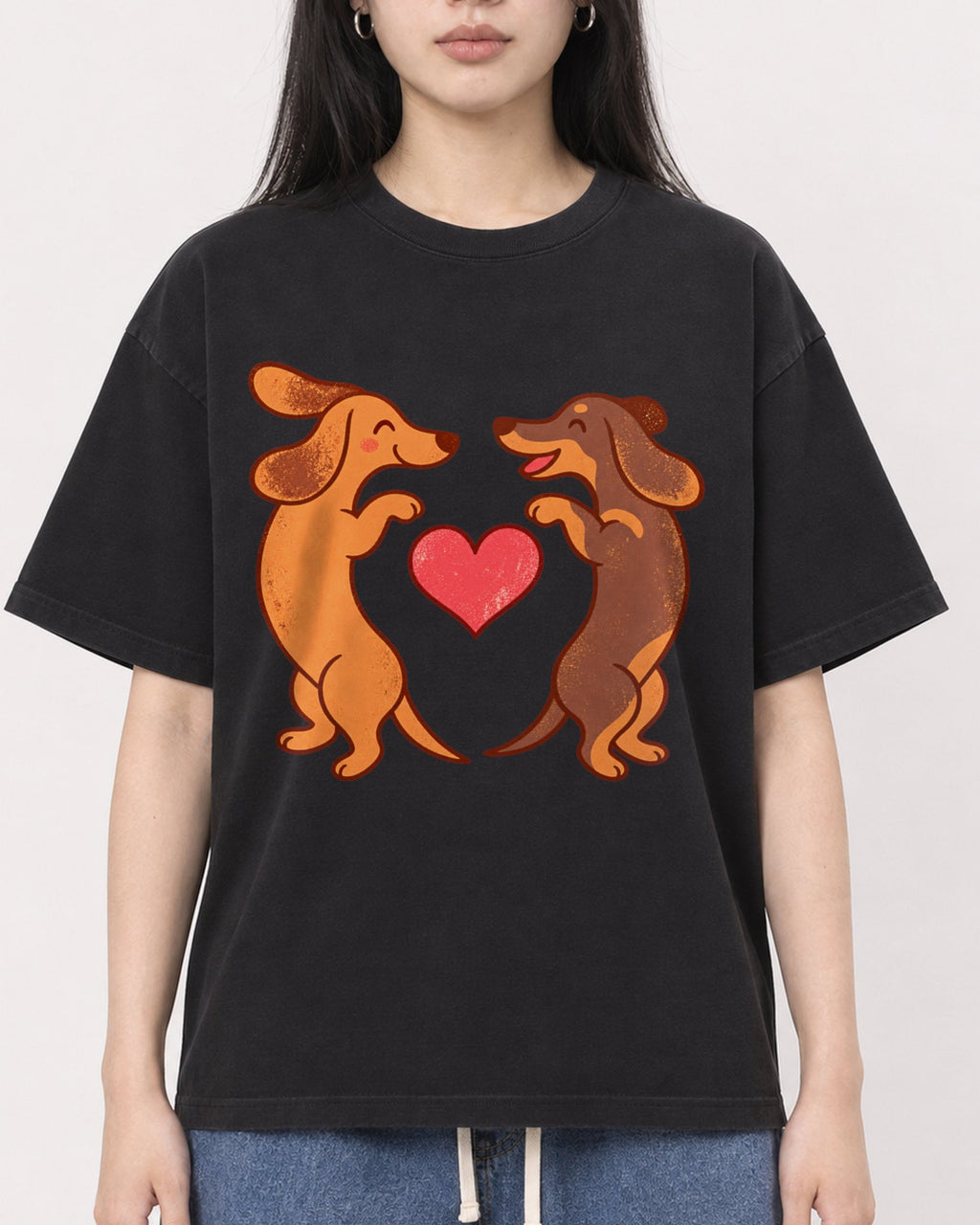 Mockup Boxy Heavyweight Tee Black female close-up 01