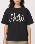 Mockup Boxy Heavyweight Tee Black female close-up 02