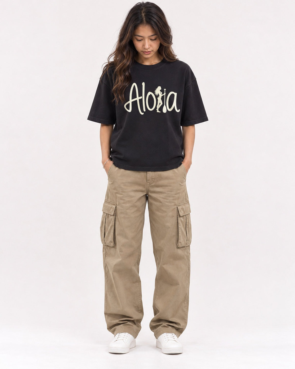 Mockup Boxy Heavyweight Tee Black female full-body 02