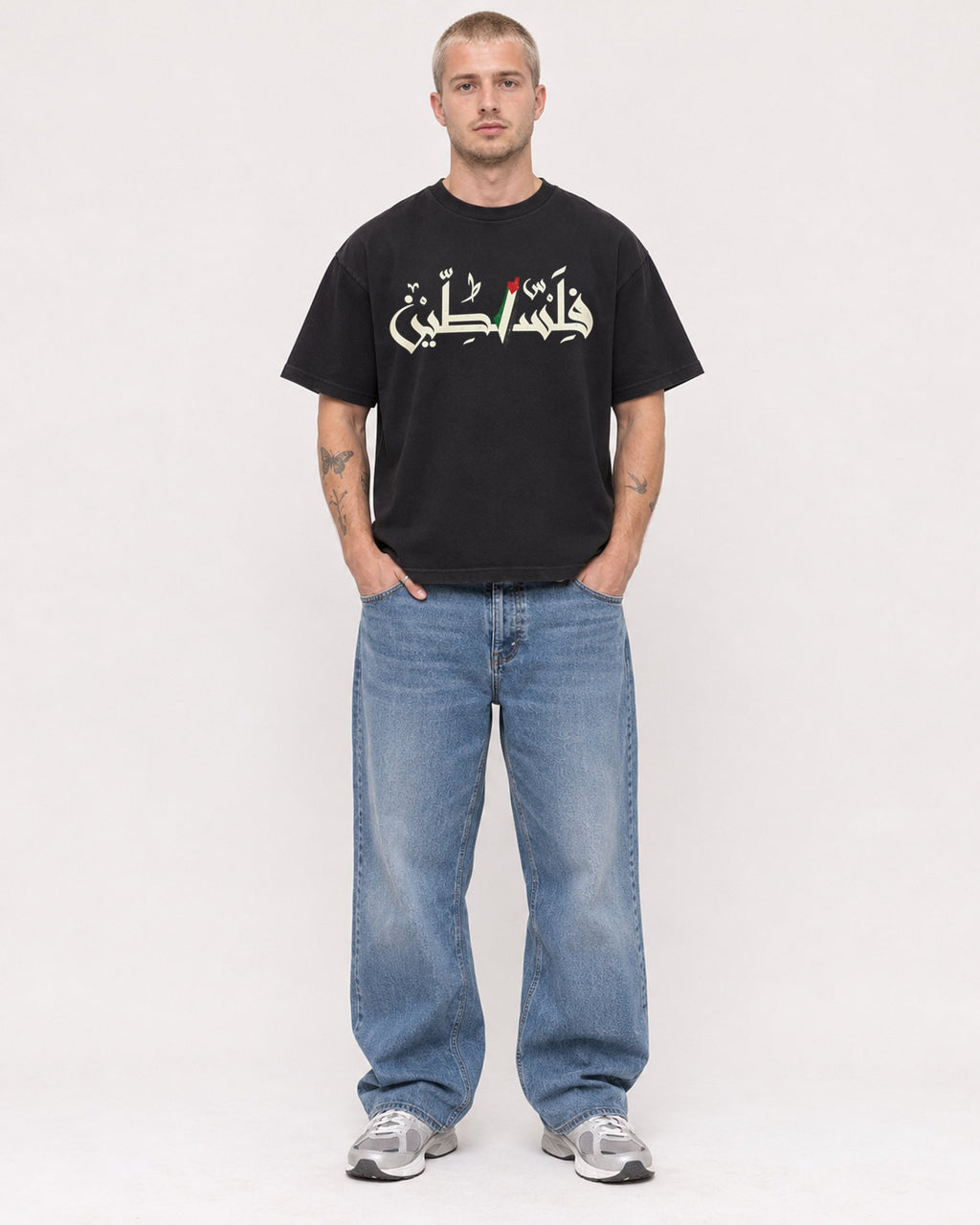 Mockup Boxy Heavyweight Tee Black male full-body 18