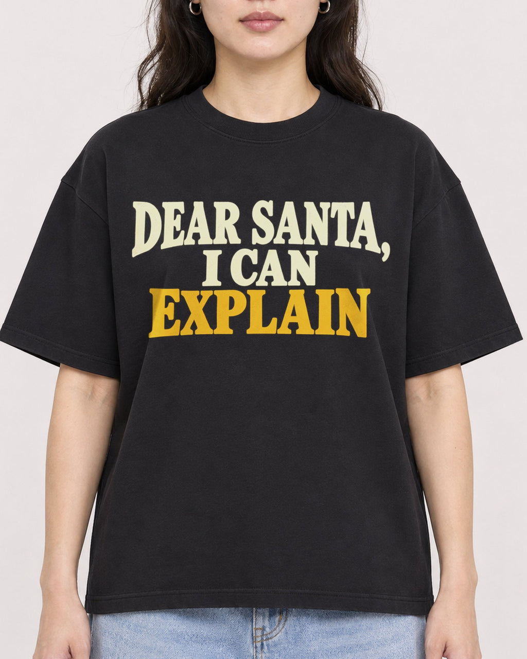 Mockup Boxy Heavyweight Tee Black female close-up 03