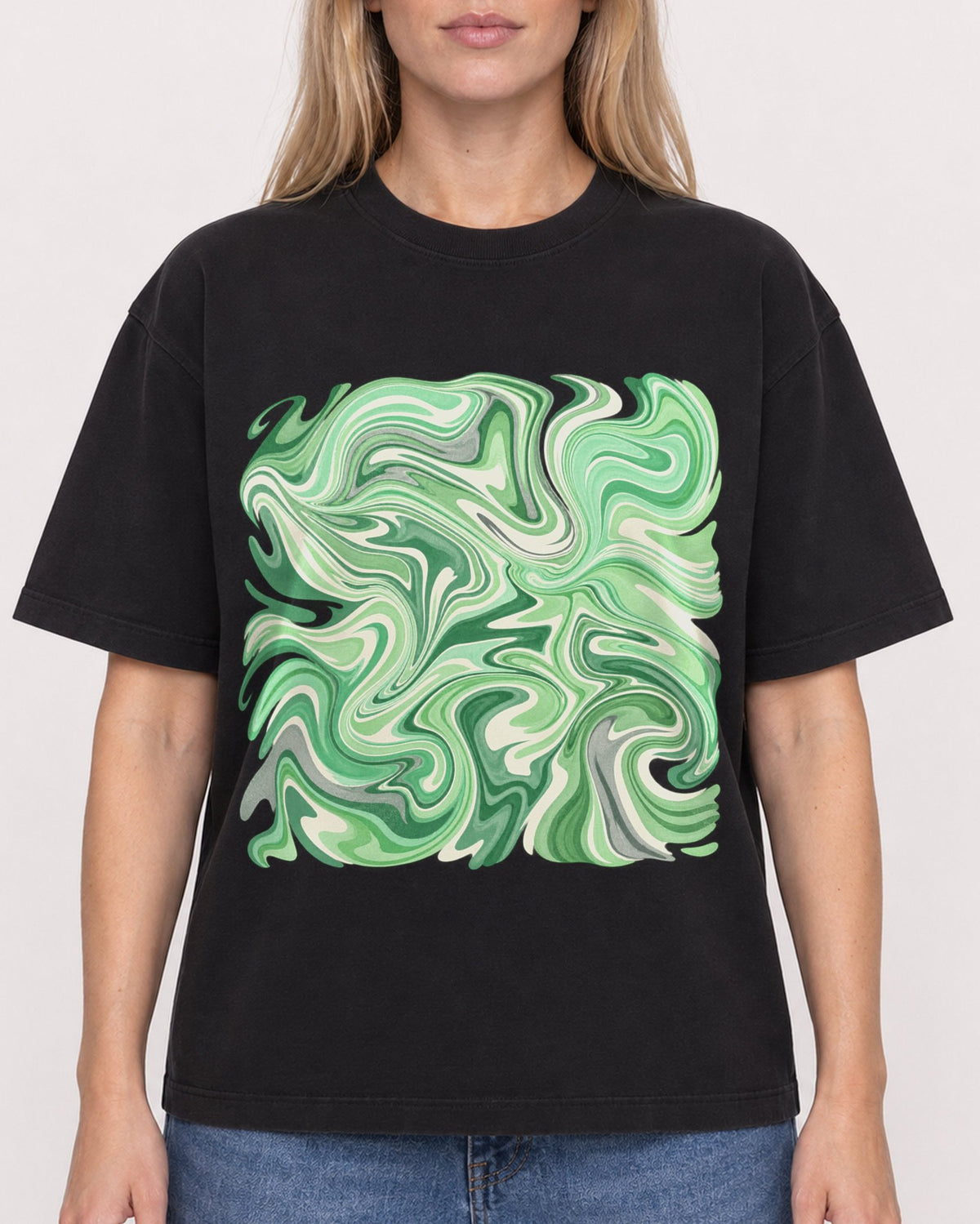Mockup Boxy Heavyweight Tee Black female close-up 08