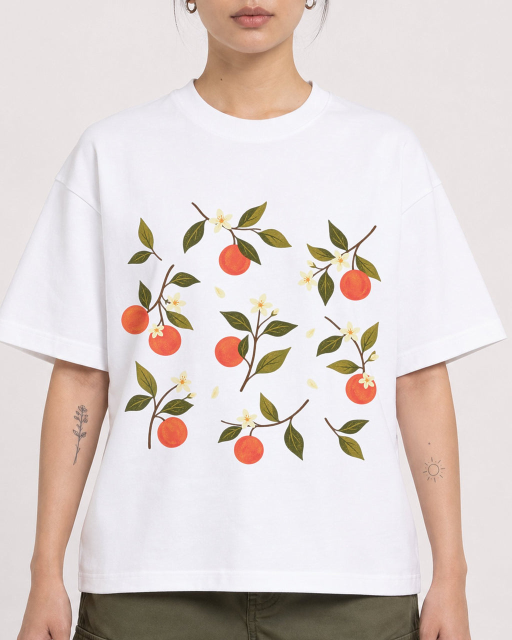 Mockup Boxy Heavyweight Tee White female close-up 12