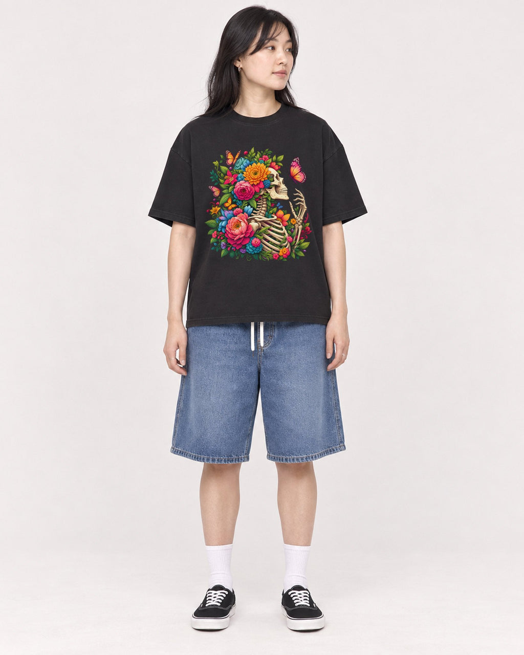 Mockup Boxy Heavyweight Tee Black female full-body 13