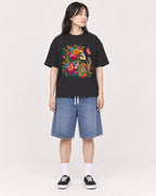 Mockup Boxy Heavyweight Tee Black female full-body 13