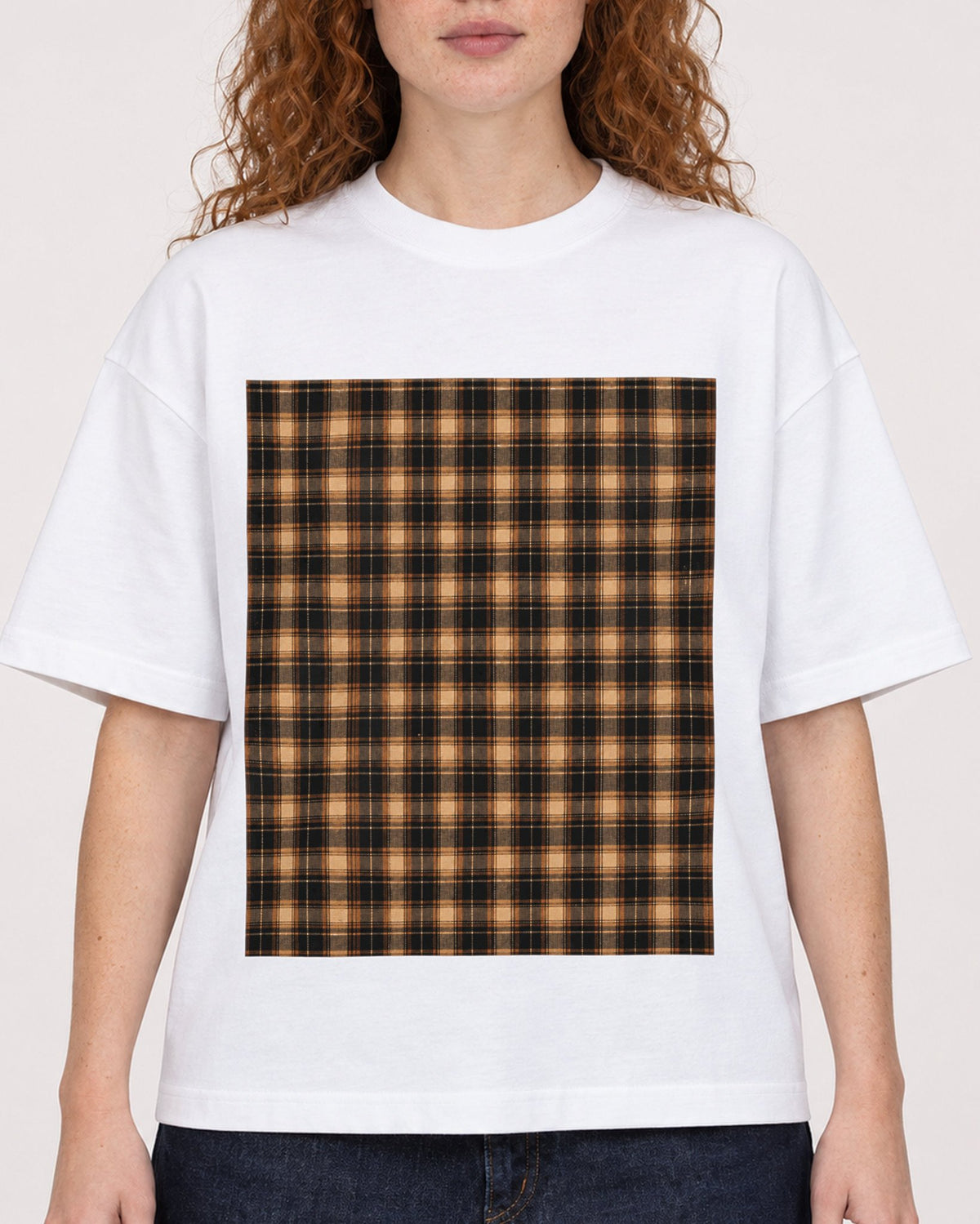 Mockup Boxy Heavyweight Tee White female close-up 09