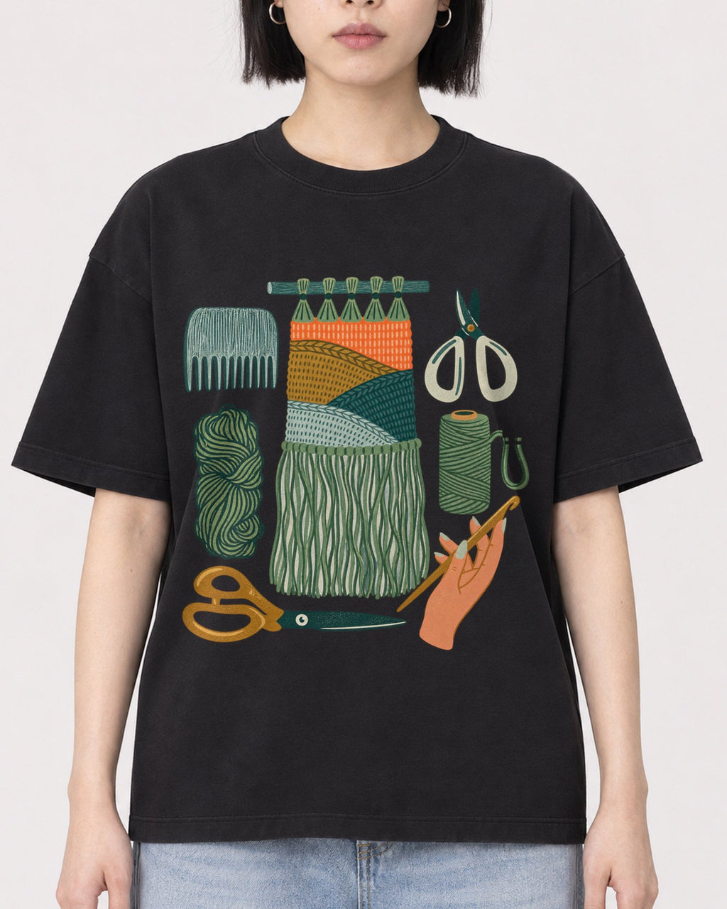 Mockup Boxy Heavyweight Tee Black female close-up 11