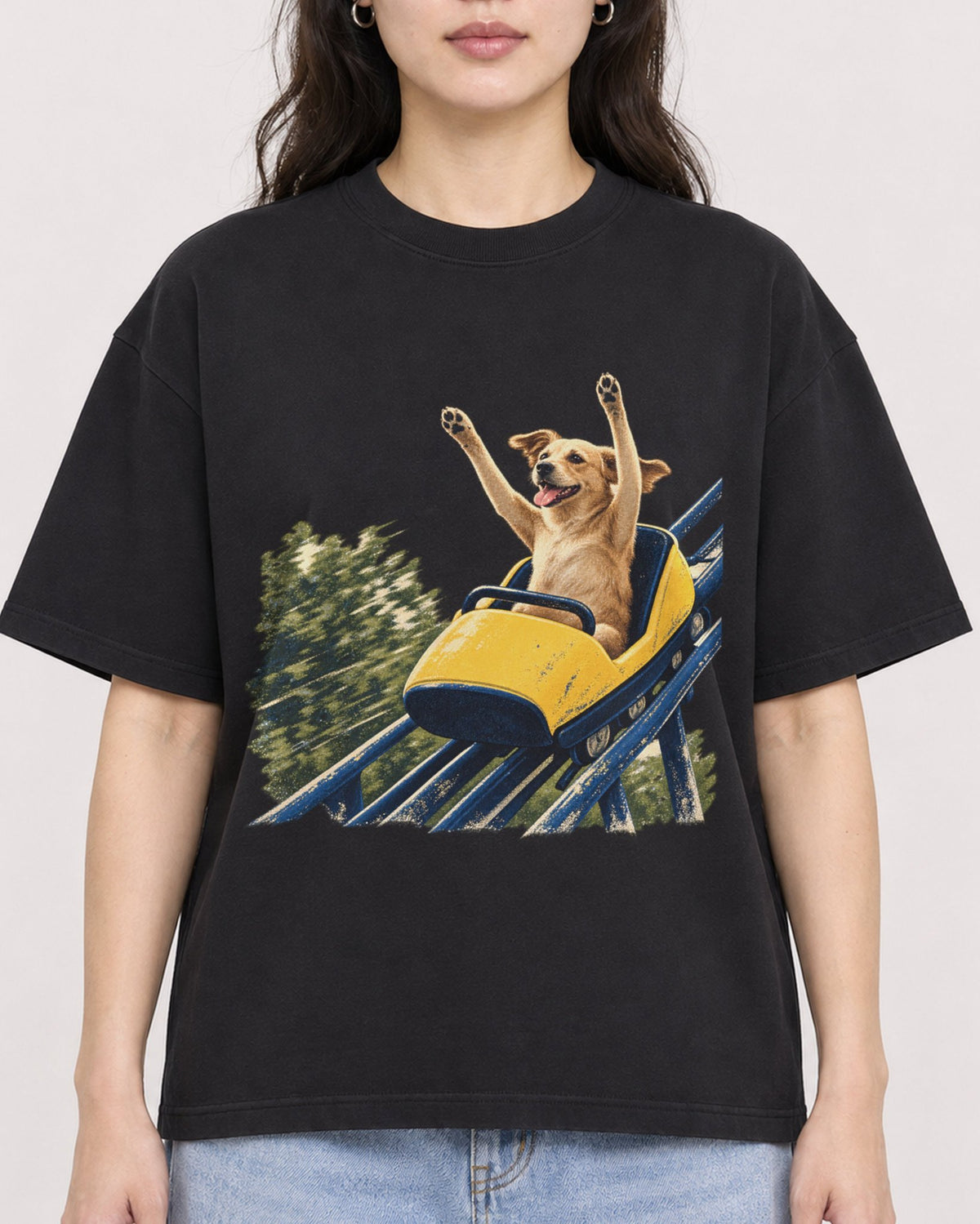 Mockup Boxy Heavyweight Tee Black female close-up 03