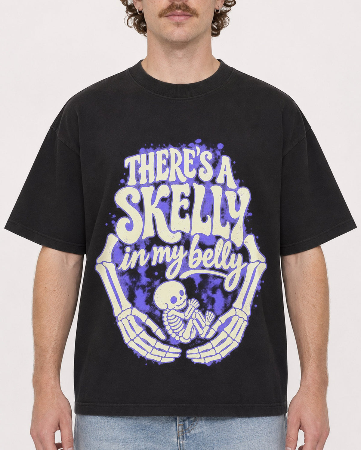 Mockup Boxy Heavyweight Tee Black male close-up 09