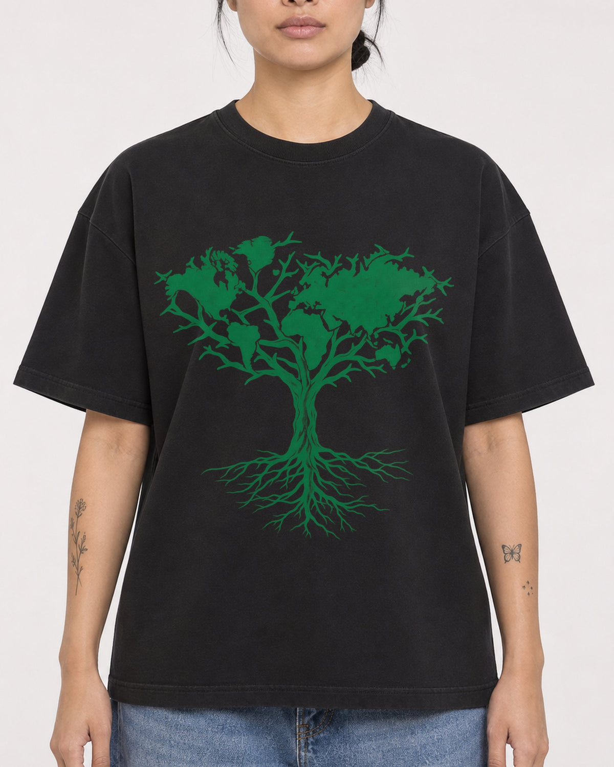 Mockup Boxy Heavyweight Tee Black female close-up 12