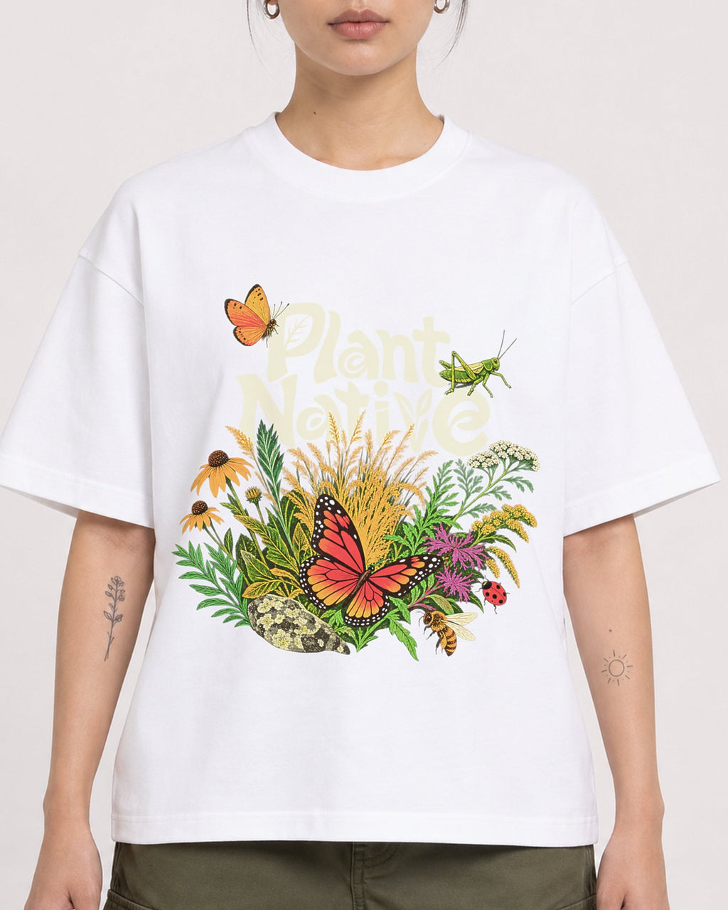Mockup Boxy Heavyweight Tee White female close-up 12