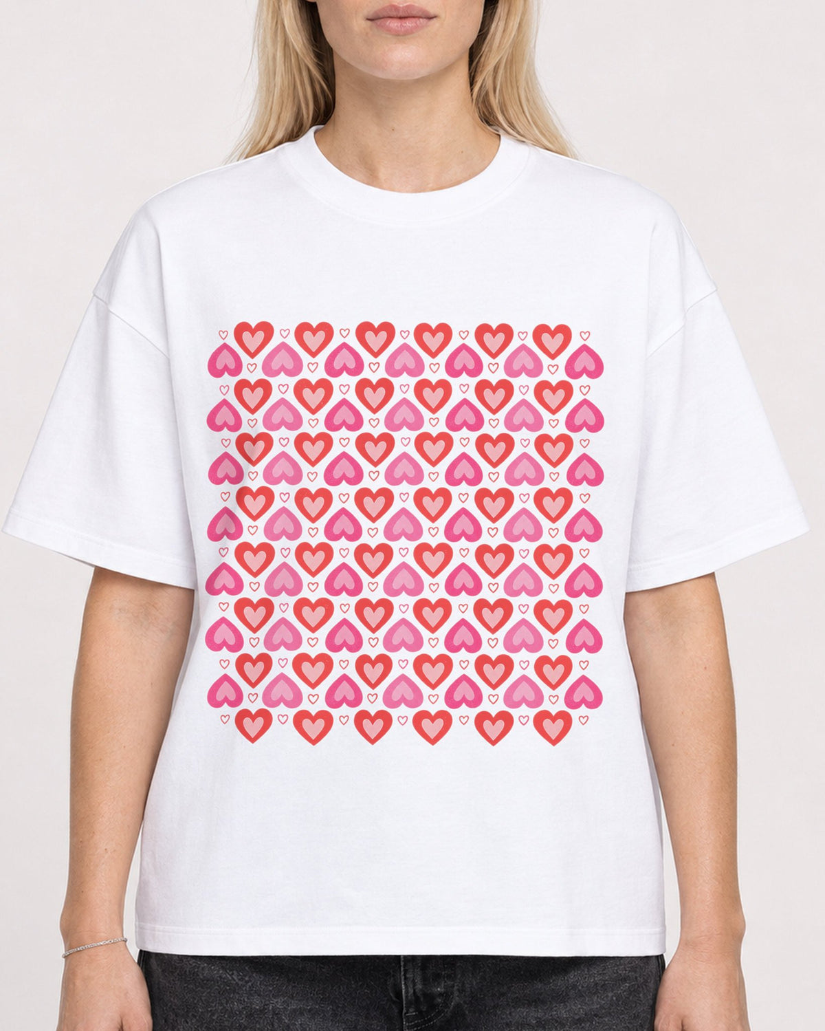 Mockup Boxy Heavyweight Tee White female close-up 08