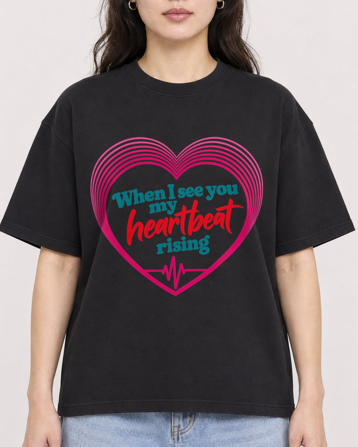 Mockup Boxy Heavyweight Tee Black female close-up 03
