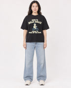 Mockup Boxy Heavyweight Tee Black female full-body 03