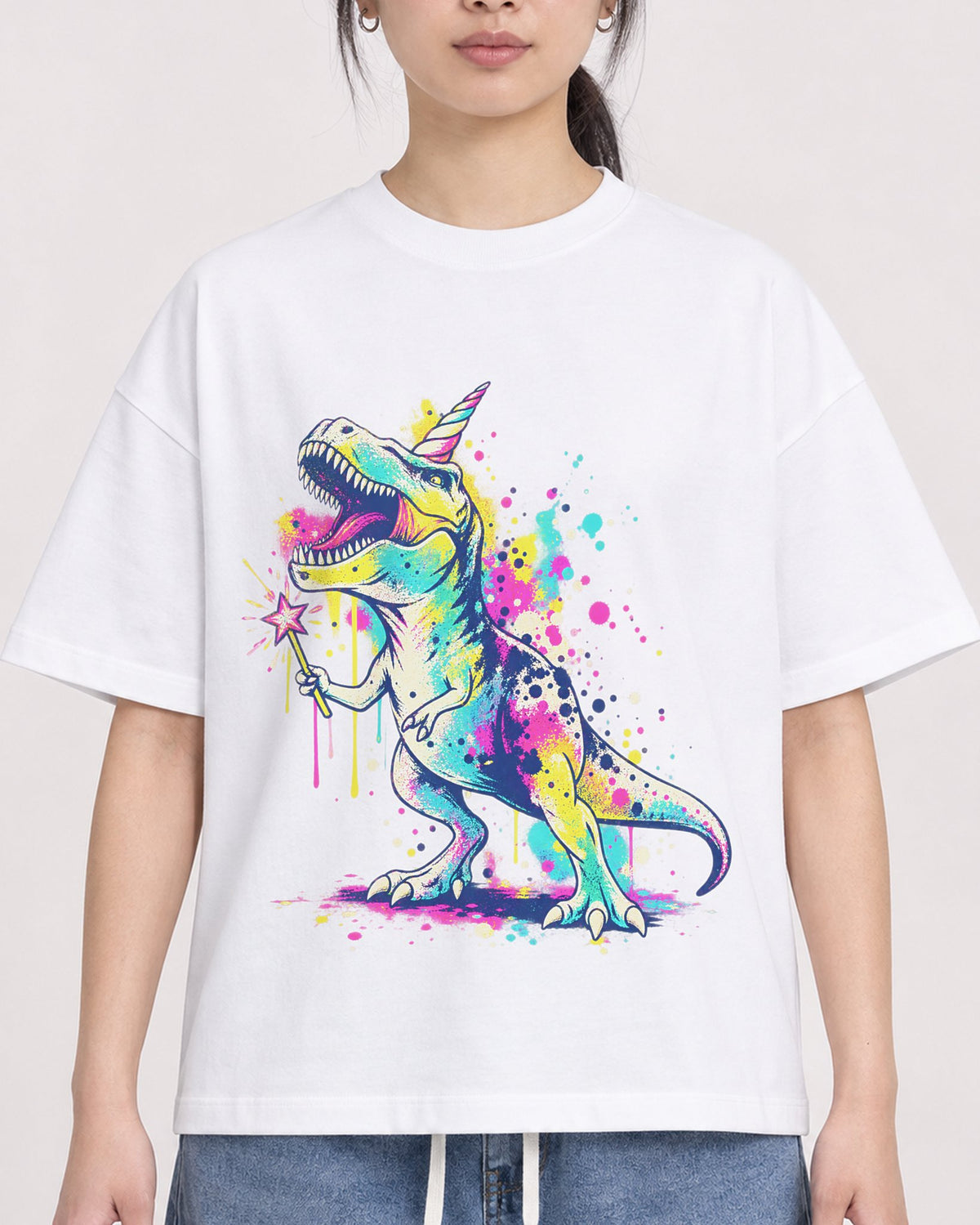 Mockup Boxy Heavyweight Tee White female close-up 21