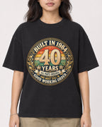 Mockup Boxy Heavyweight Tee Black female close-up 02