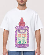 Mockup Boxy Heavyweight Tee White male close-up 08