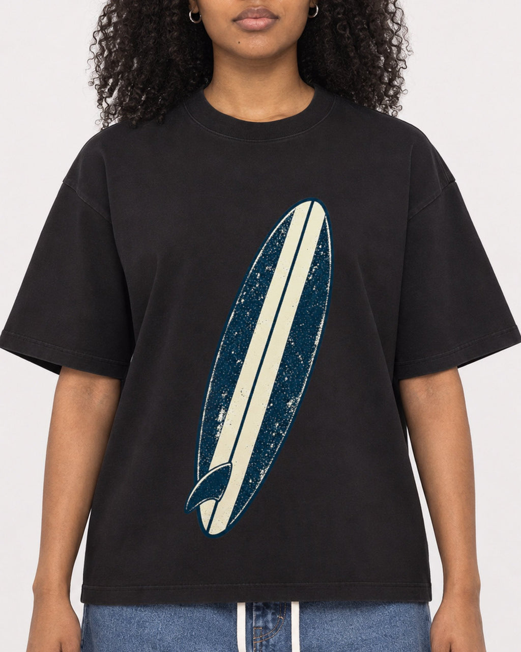 Mockup Boxy Heavyweight Tee Black female close-up 05
