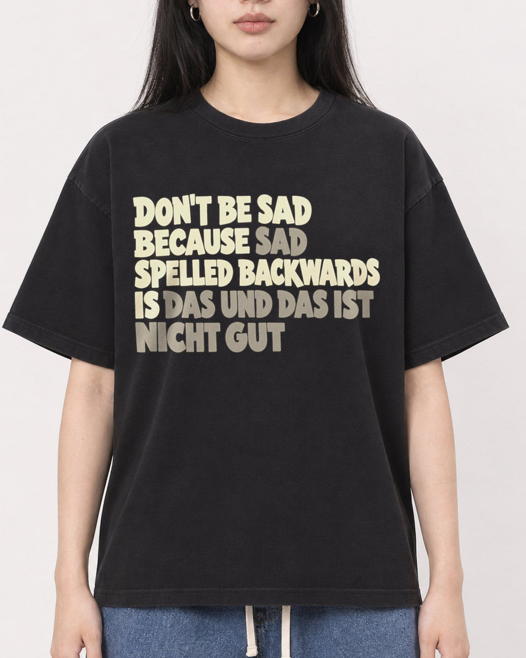 Mockup Boxy Heavyweight Tee Black female close-up 01
