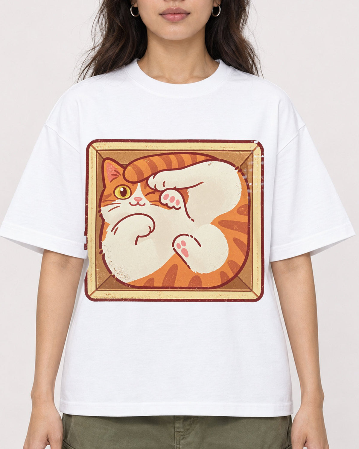 Mockup Boxy Heavyweight Tee White female close-up 02