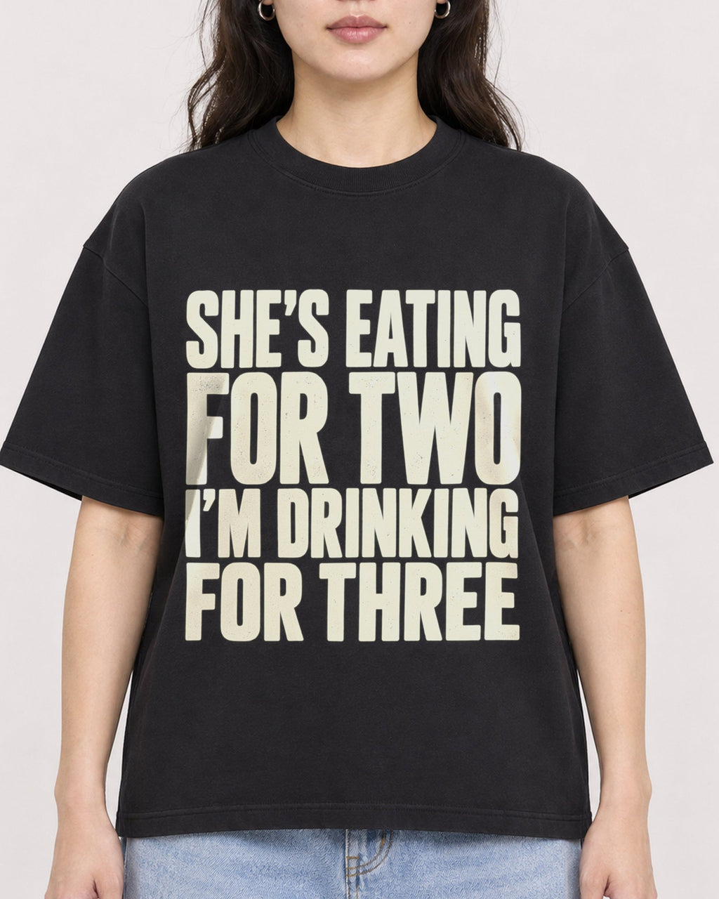 Mockup Boxy Heavyweight Tee Black female close-up 03