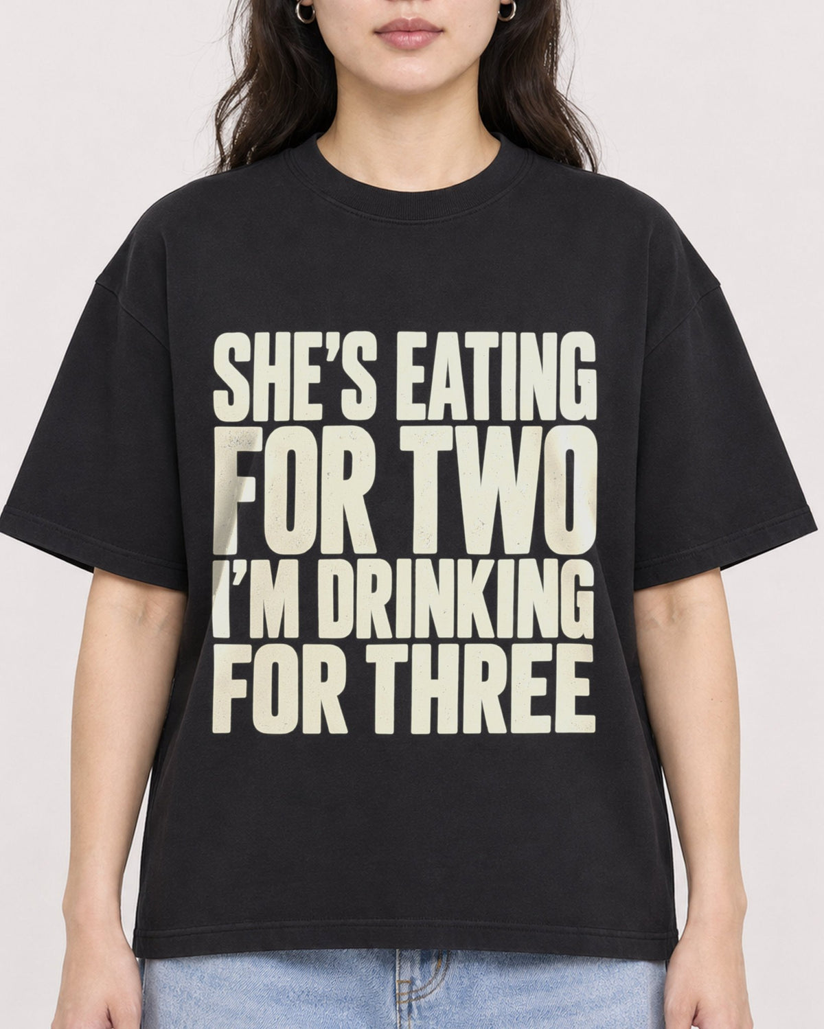 Mockup Boxy Heavyweight Tee Black female close-up 03