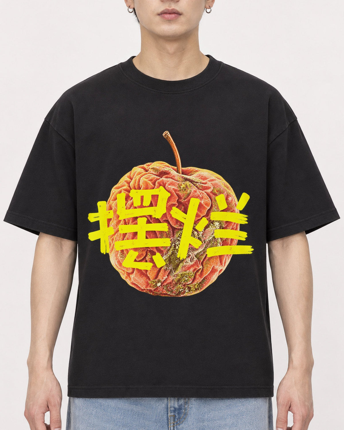 Mockup Boxy Heavyweight Tee Black male close-up 01