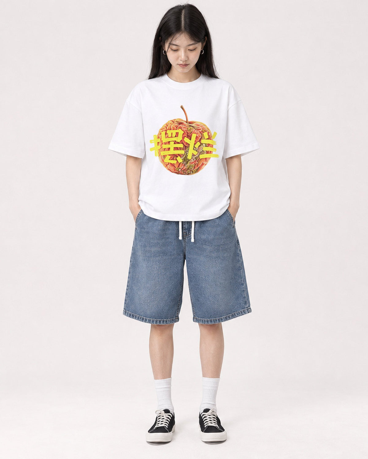 Mockup Boxy Heavyweight Tee White female full-body 01