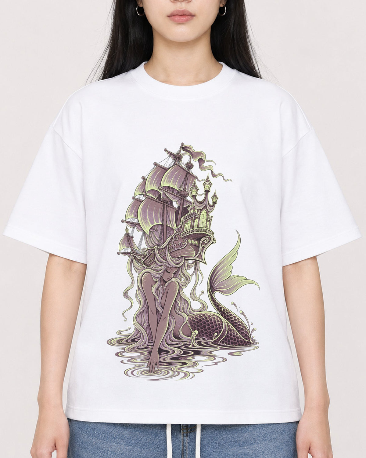 Mockup Boxy Heavyweight Tee White female close-up 01