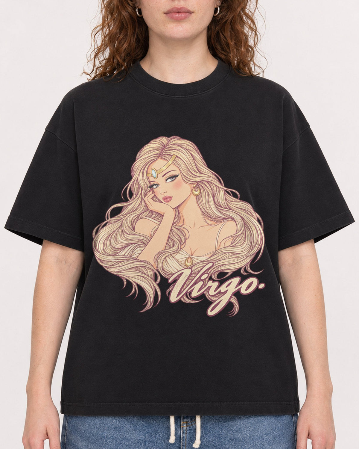 Mockup Boxy Heavyweight Tee Black female close-up 09