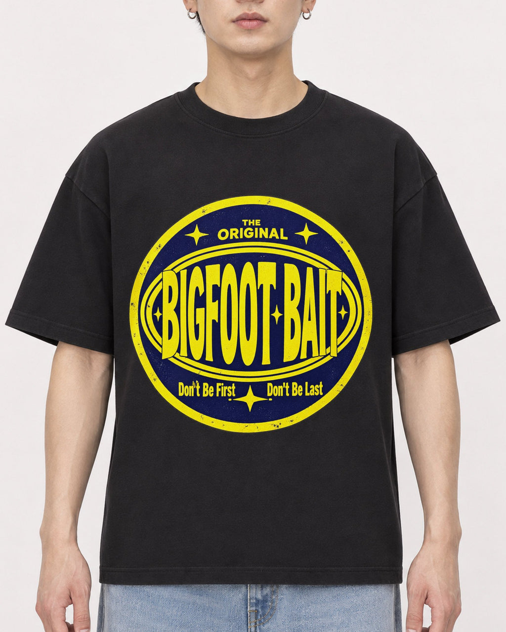 Mockup Boxy Heavyweight Tee Black male close-up 01