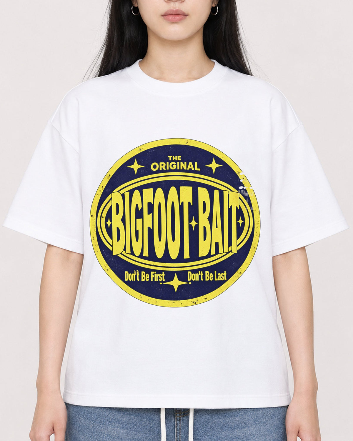 Mockup Boxy Heavyweight Tee White female close-up 01