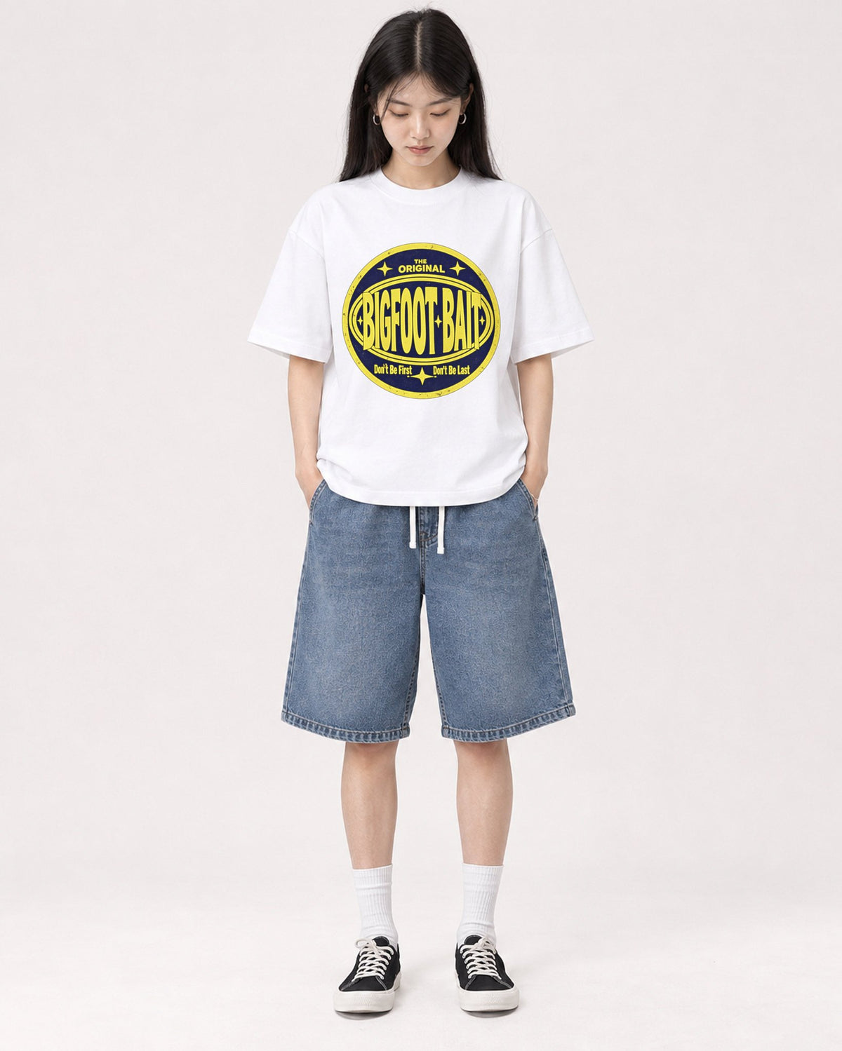 Mockup Boxy Heavyweight Tee White female full-body 01