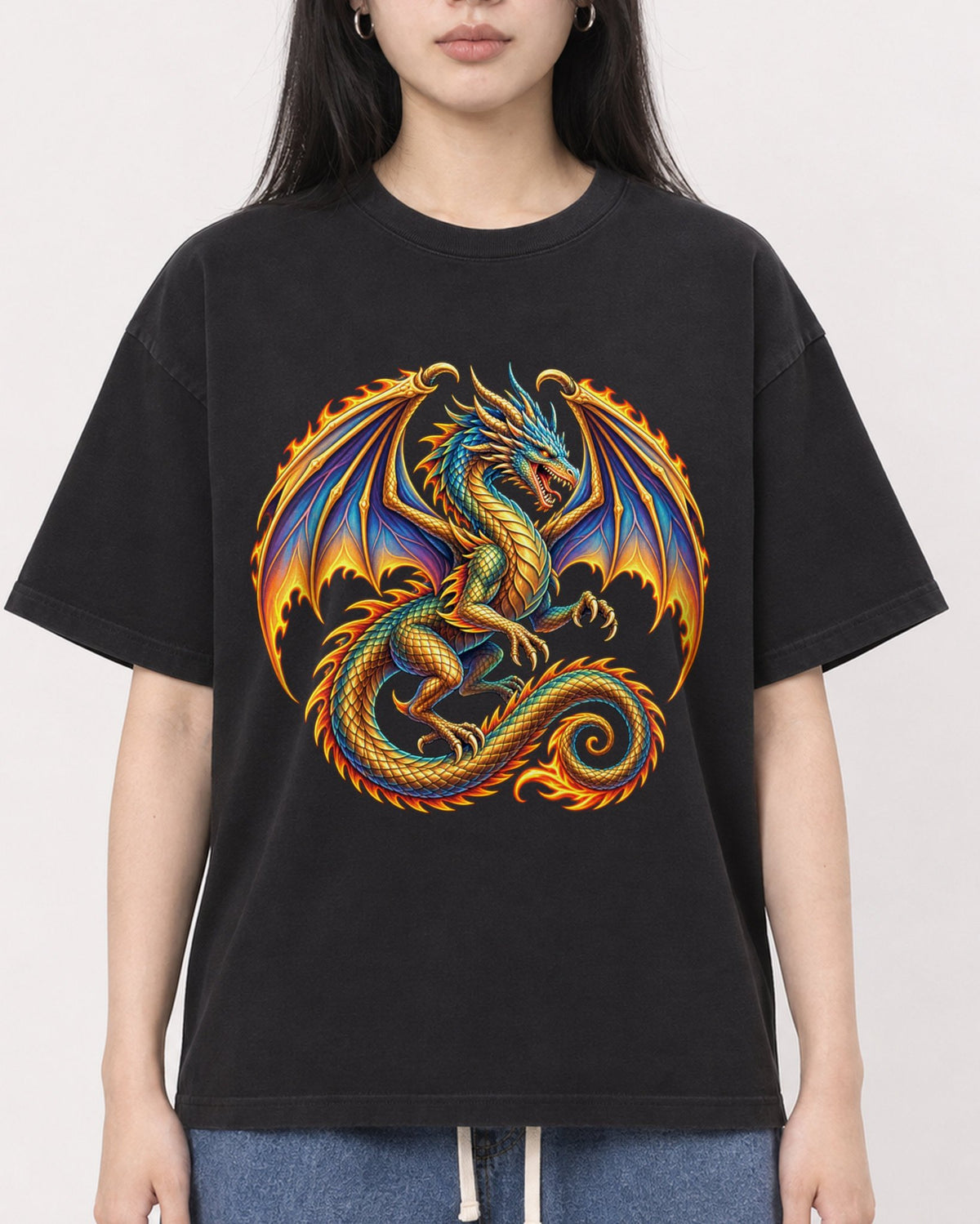 Mockup Boxy Heavyweight Tee Black female close-up 01