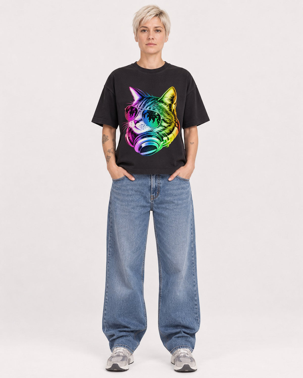 Mockup Boxy Heavyweight Tee Black female full-body 48