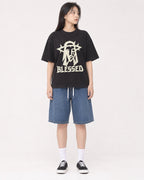 Mockup Boxy Heavyweight Tee Black female full-body 01