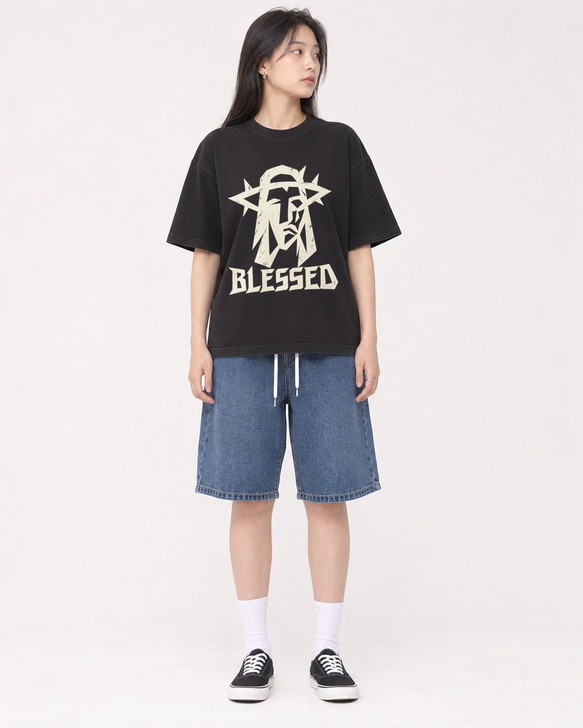 Mockup Boxy Heavyweight Tee Black female full-body 01