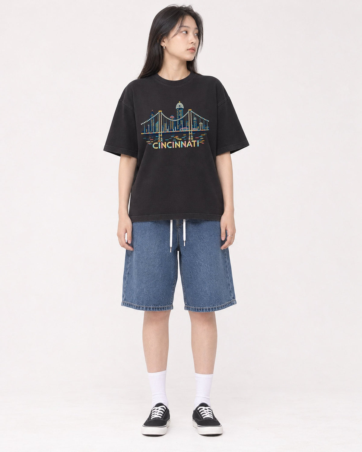 Mockup Boxy Heavyweight Tee Black female full-body 01
